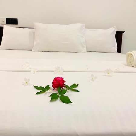Kavin Beach Hotel Hikkaduwa Extérieur photo