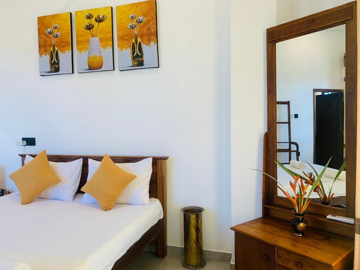 Kavin Beach Hotel Hikkaduwa Extérieur photo